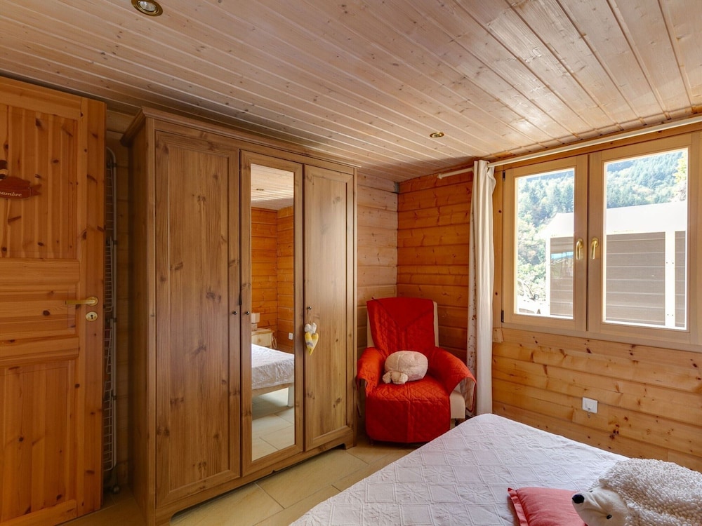 Riverside Chalet Retreat