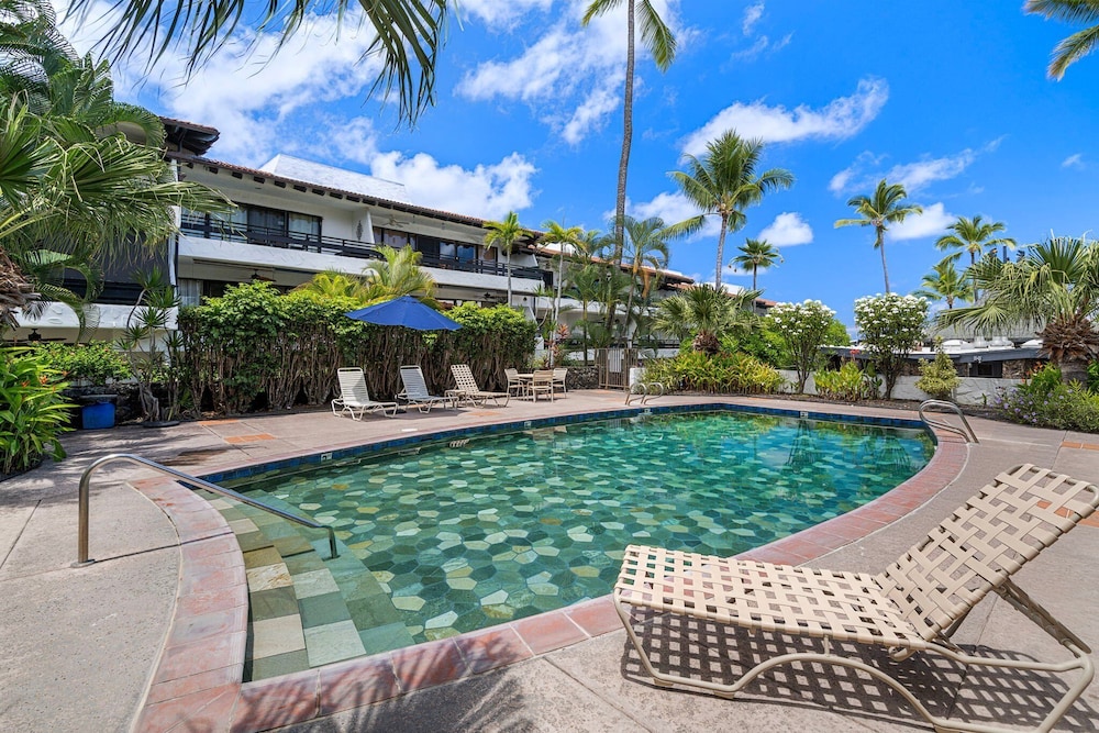 Oceanfront Complex - Updated Ground-floor Condo w/ AC & 2 Pools - Vrkcv