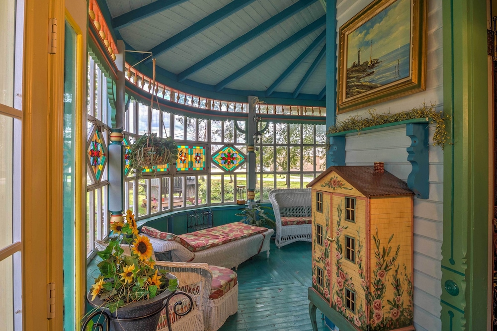 Russellville House w/ Garden - Walk to Main Street view 3