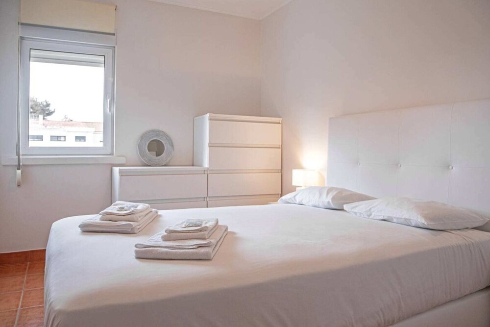 Peaceful and Serene 3 Bedroom Apartment in Lisbon
