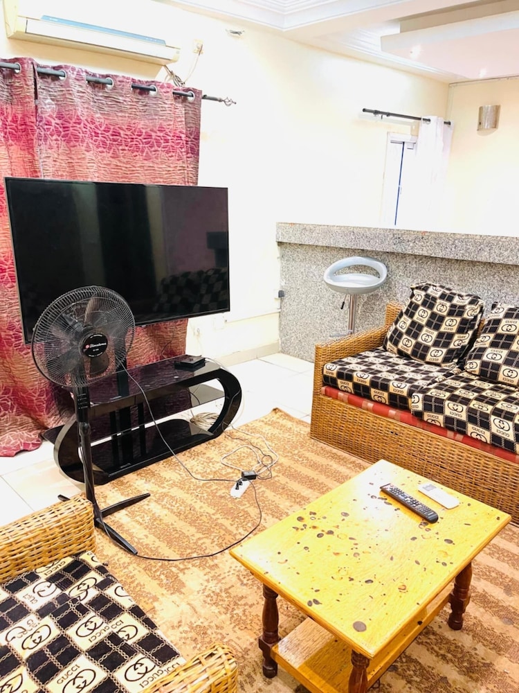 Room-luxury Furnished Room No1