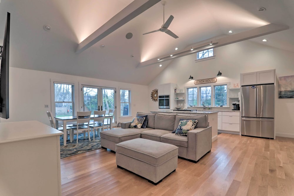 Provincetown Vacations - Pet-friendly Cape Cod Cottage - Walk to Beach! - Property Image 1