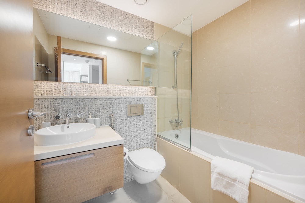 1 Bedroom and Situated Near Burj Khalifa and Dubai Mall