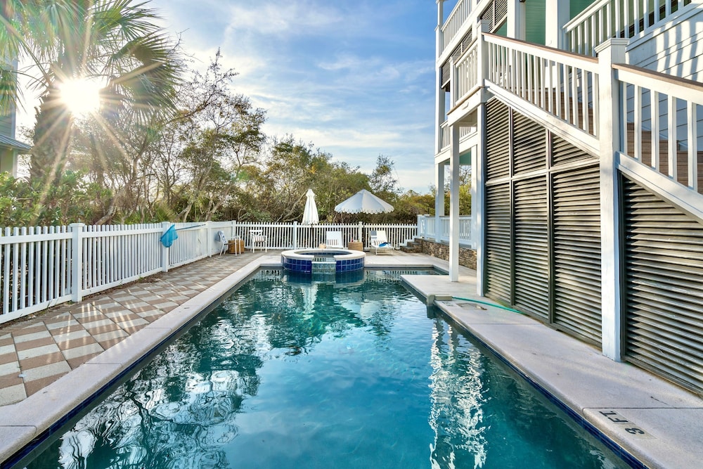 Fin by Avantstay 9 BR Destin Oasis With Pool Spa Walk to Beach