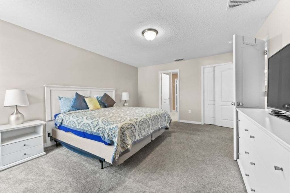 Spacious 6br Villa W/ Private Pool near Disney 6 Bedroom Villa