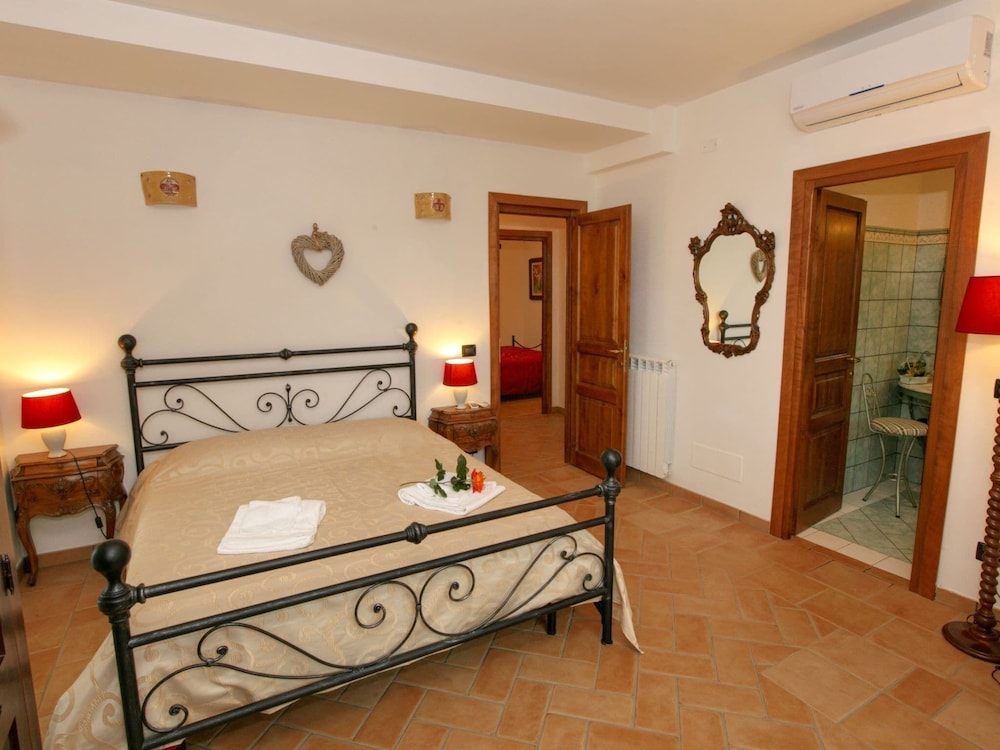 Peaceful Villa in Montefiascone with Hot Tub view 5