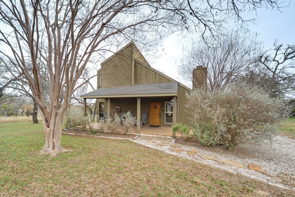 Serene Family Cottage w/ Deck & BBQ