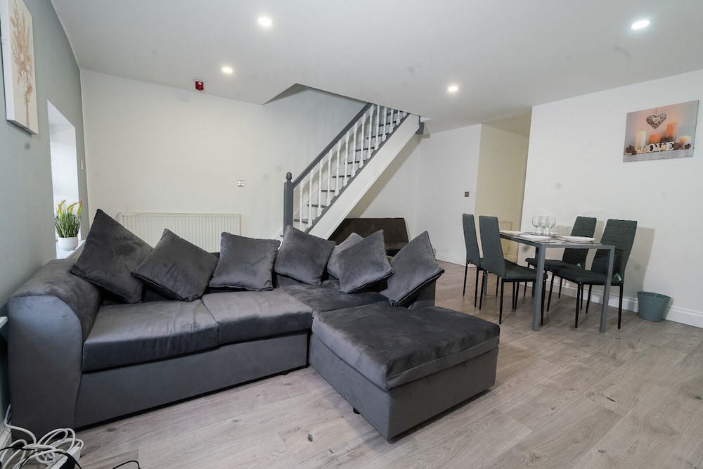 City Centre Modern 4 Person Apartment