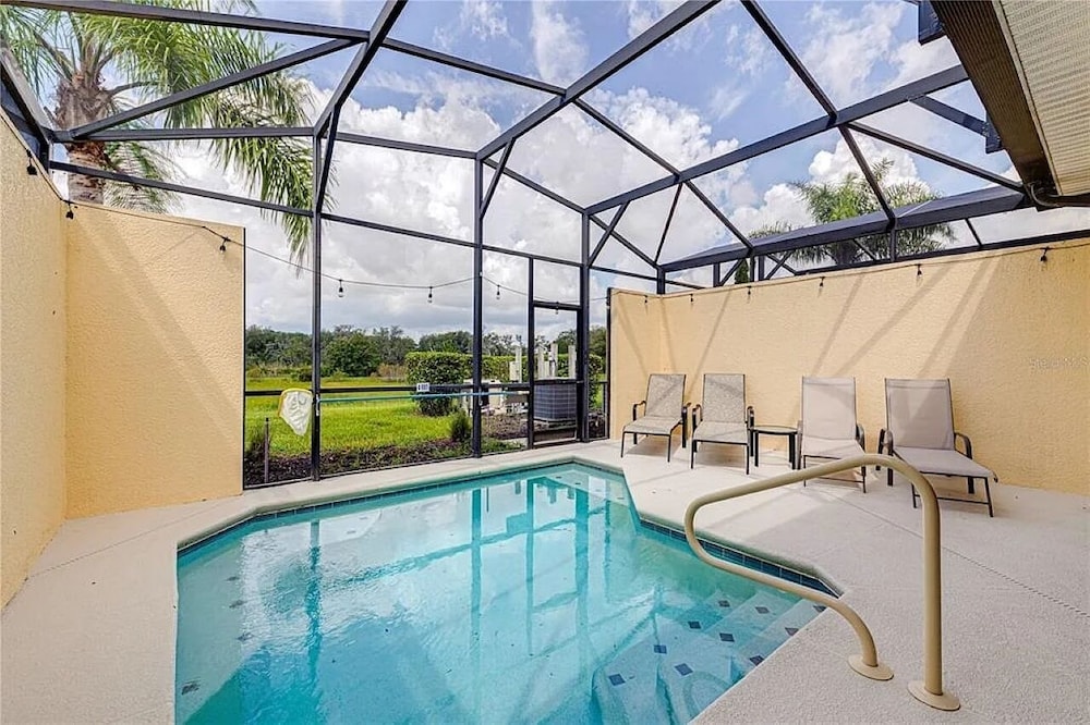 Solterra Swanky
