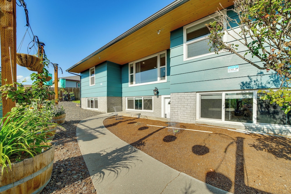 3 Mi to Dtwn: Family Home w/ Garden in Yakima