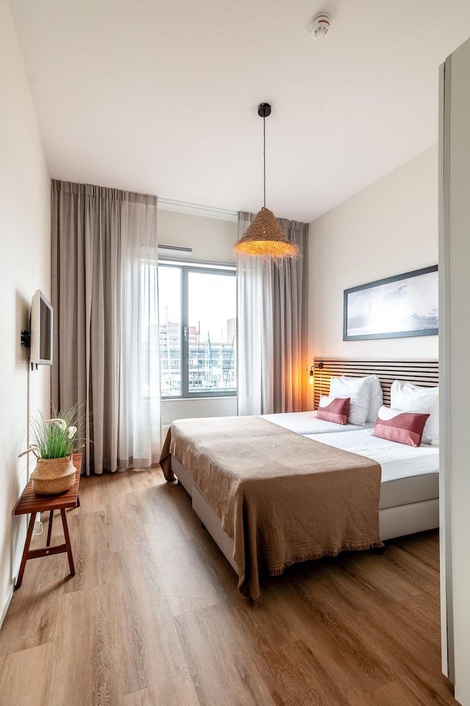 Beautiful Apartment With Harbour Views