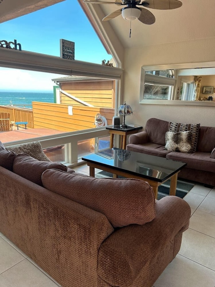 Ocean Front Cabin 17 Jacuzzi Remarkable Views