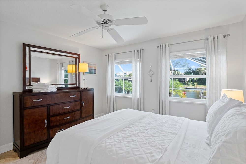 Luxury Heated Pool Home on Saltwater Canal w Tiki