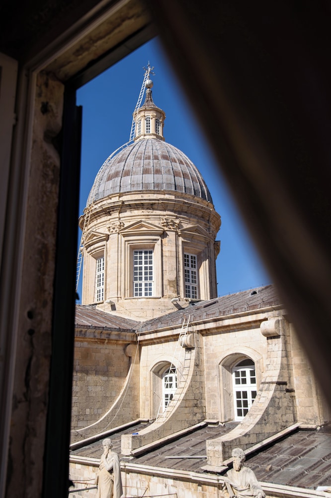 Cathedral Palace by DuHomes