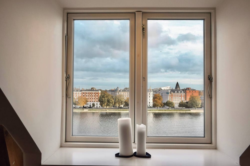 Central Penthouse With Private Rooftop Terrace