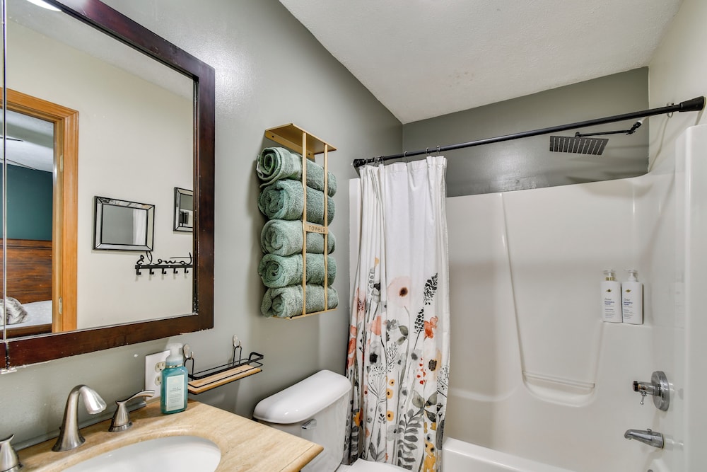 2 Mi to Turtle Creek Casino: Home w/ Game Room!