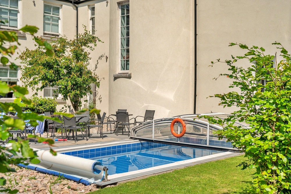 Self-catering Retreat With Pool, hot tub