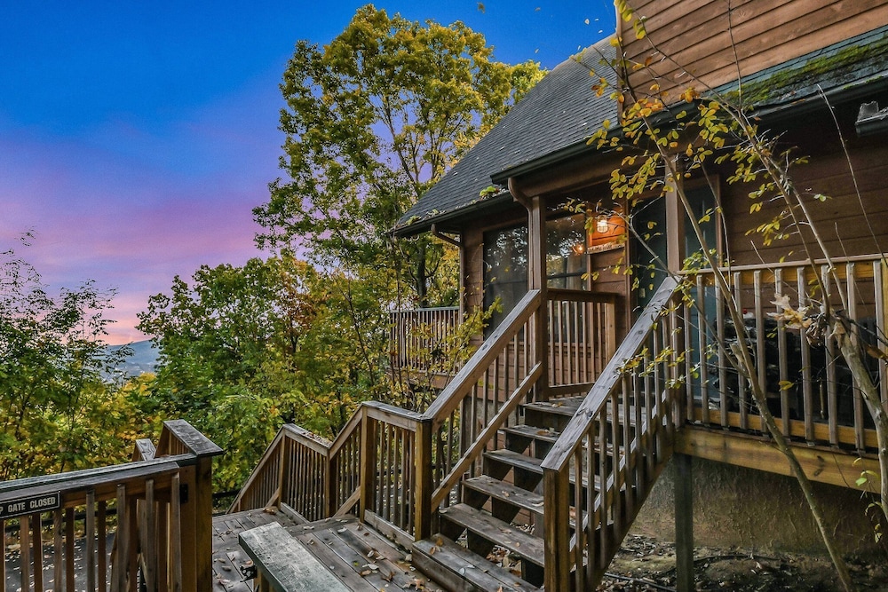 Smoky Mountain Bliss 2 Bedroom Cabin