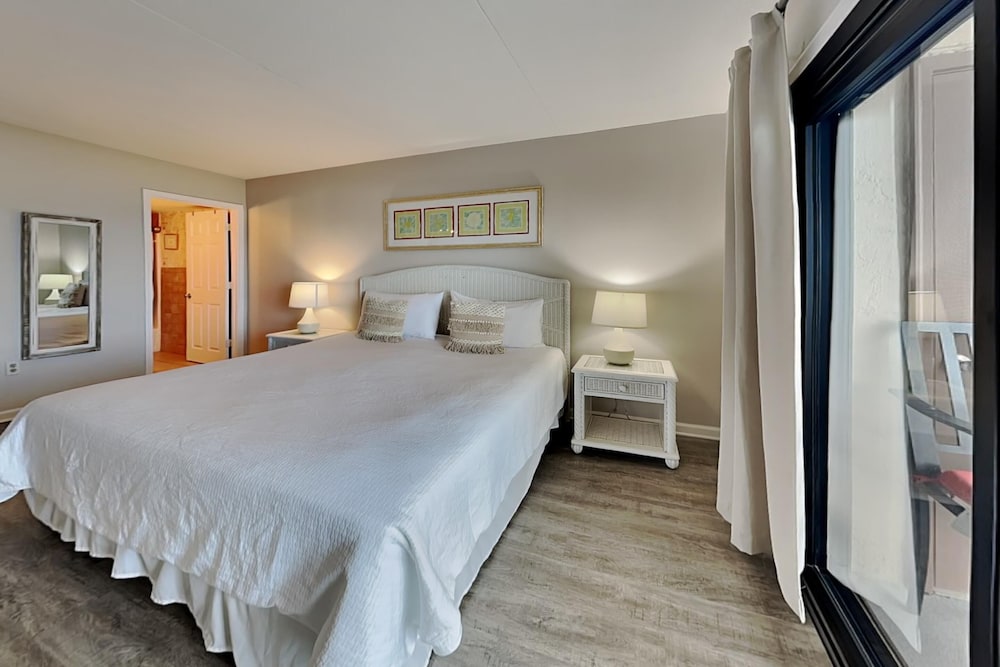Ocean Breeze West by Southern Vacation Rentals