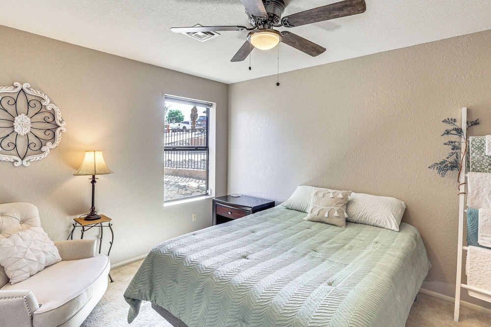 4 Mi to Beach & Boat Ramp: Lake Havasu City Abode!