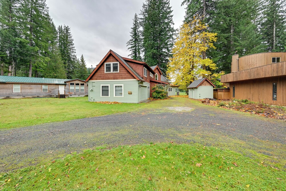 Ski, Fish & Explore: Packwood Home w/ Sauna!