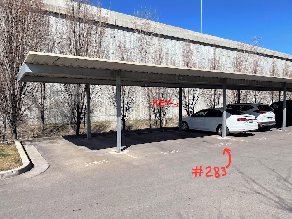 Modern 3BR Condo Near Convention Center