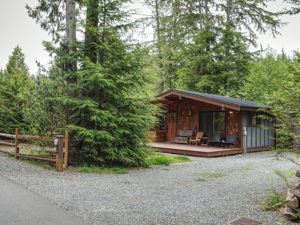 Handsome Dan's Port Renfrew