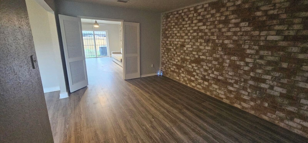 12371 Sharpview Dr
