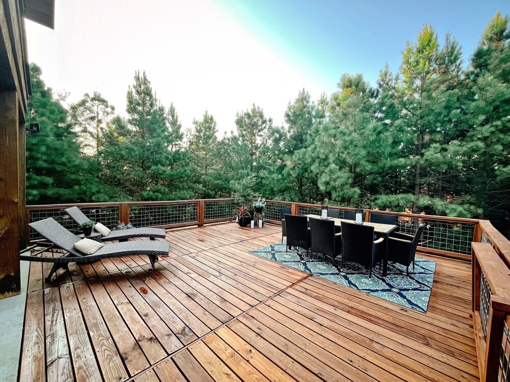 Sugarberry Farm Farmhouse! Firepit, Porch Swing