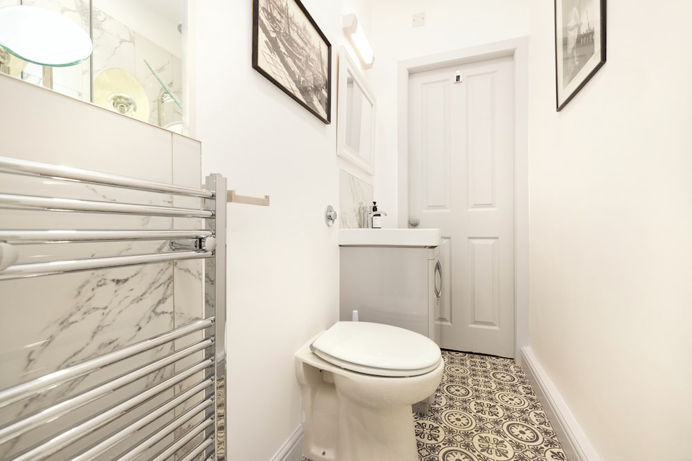 Spacious 2-Bedroom Ground Floor Flat