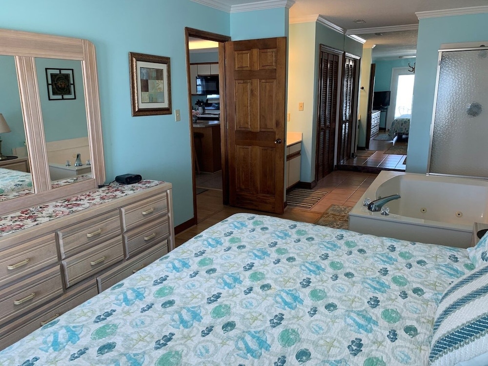 Boston Commons 201 3 Bedroom Condo by RedAwning