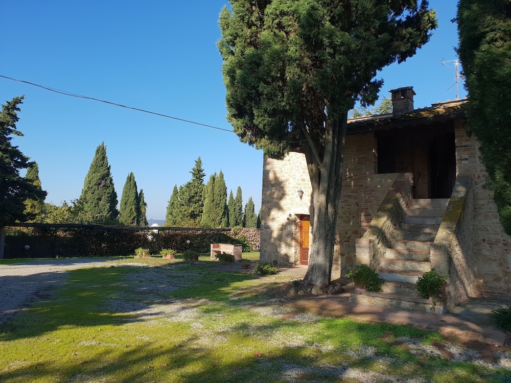 Agriturismo - Fattoria di Larniano photo 1