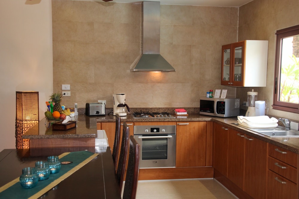 Sibaja Palms Sunset Beach Luxury Villa
