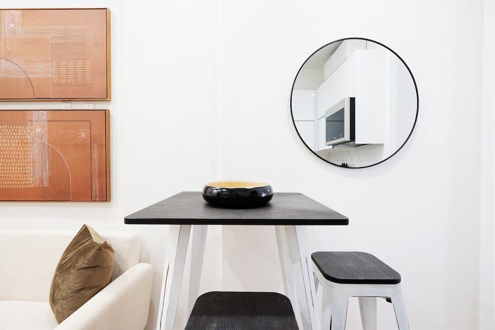 48 Midtown West Apt