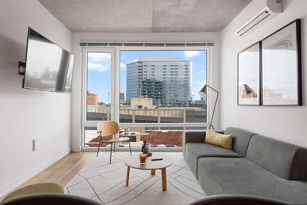 4BR Group Retreat Near Lincoln Park