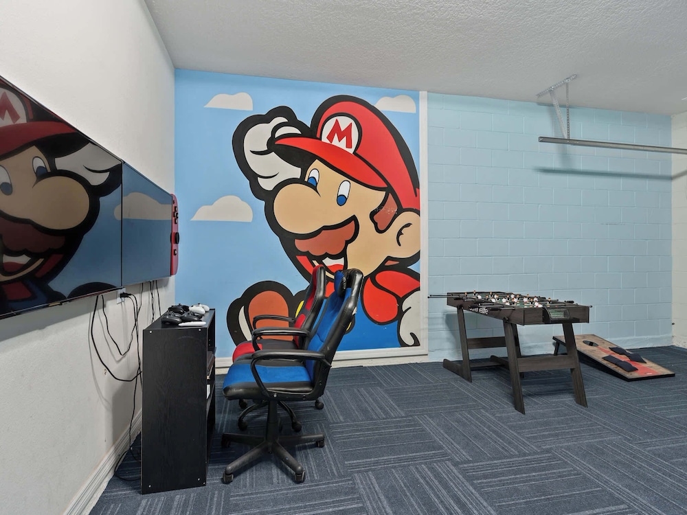 Family Fun Retreat Near Disney With Game Room & Themed Bedrooms