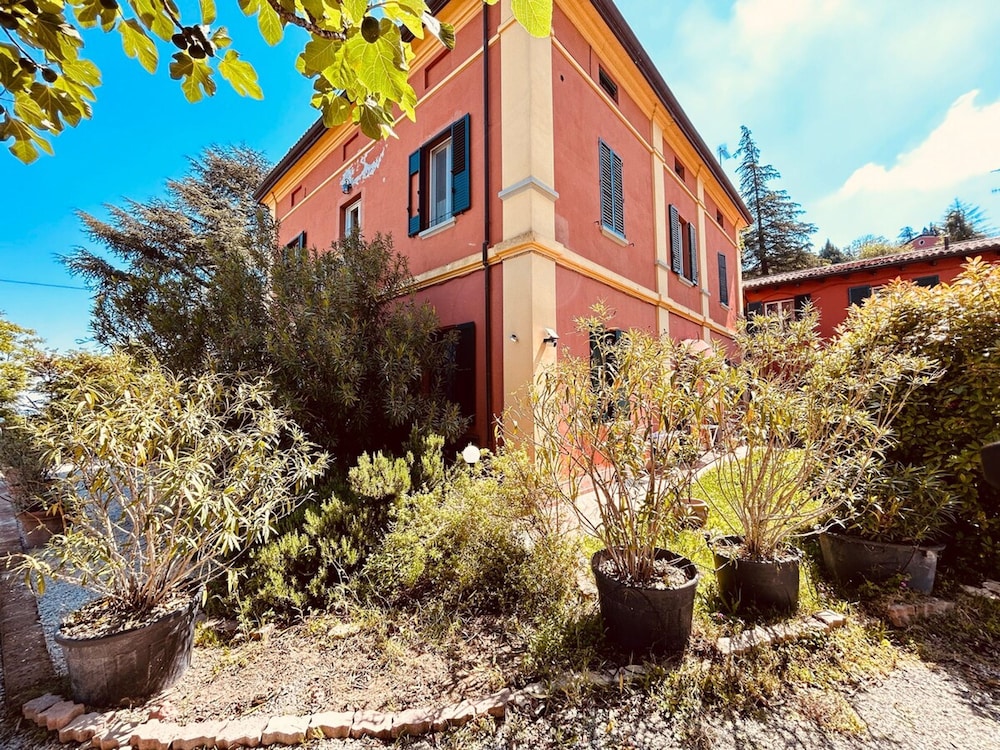 Suite Persichetto by Bologna Iconic Hillside view 3