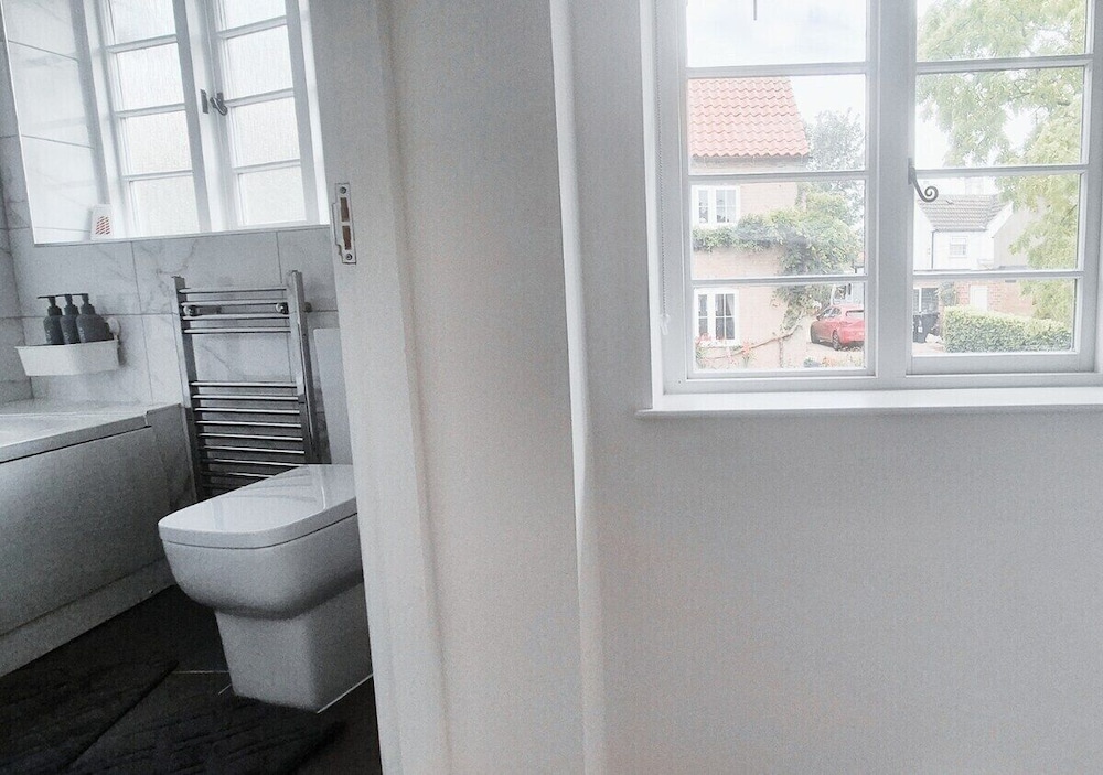 Cosy & Luxury 2BR Flat in Calverton