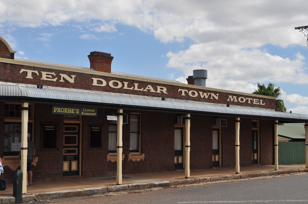 Ten Dollar Town Motel