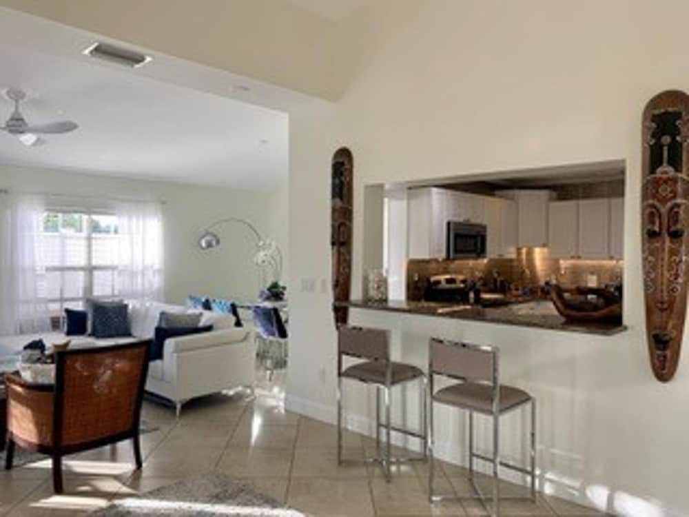 House - Sleeps 6 - Hot Tub - Garden - Near Beach