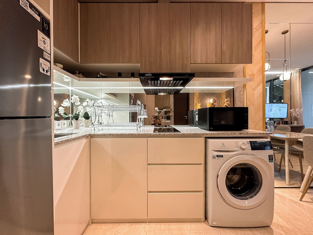 Tranquil And Modern Haven 2Br At The Rosebay Apartment