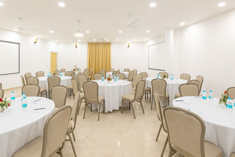 Hotel Shiva Lake - Near Mussoorie Lake