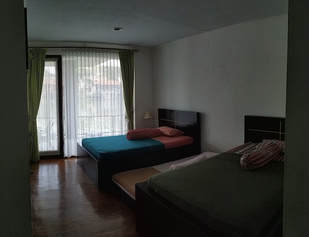 Villa Pinggir Danau Puncak for 30 pax view 2