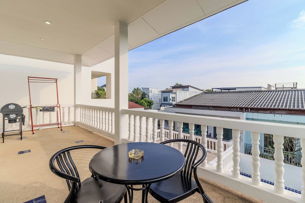 Prime Location Pool View BBQ V274
