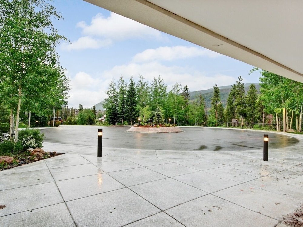 2534 Saints Johns 2 Bedroom Condo by RedAwning view 5