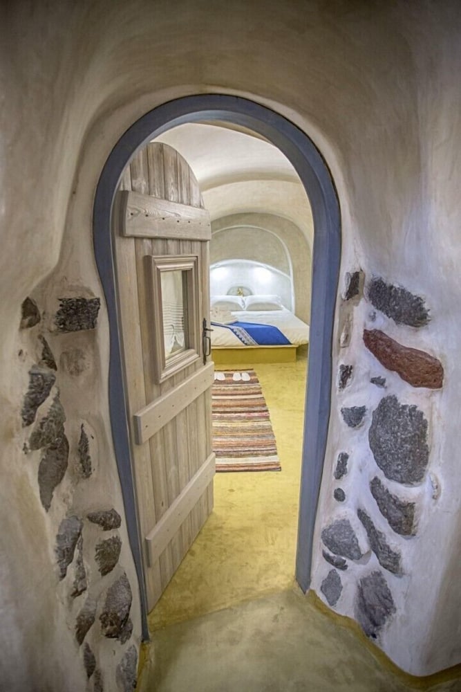 Aura Caves