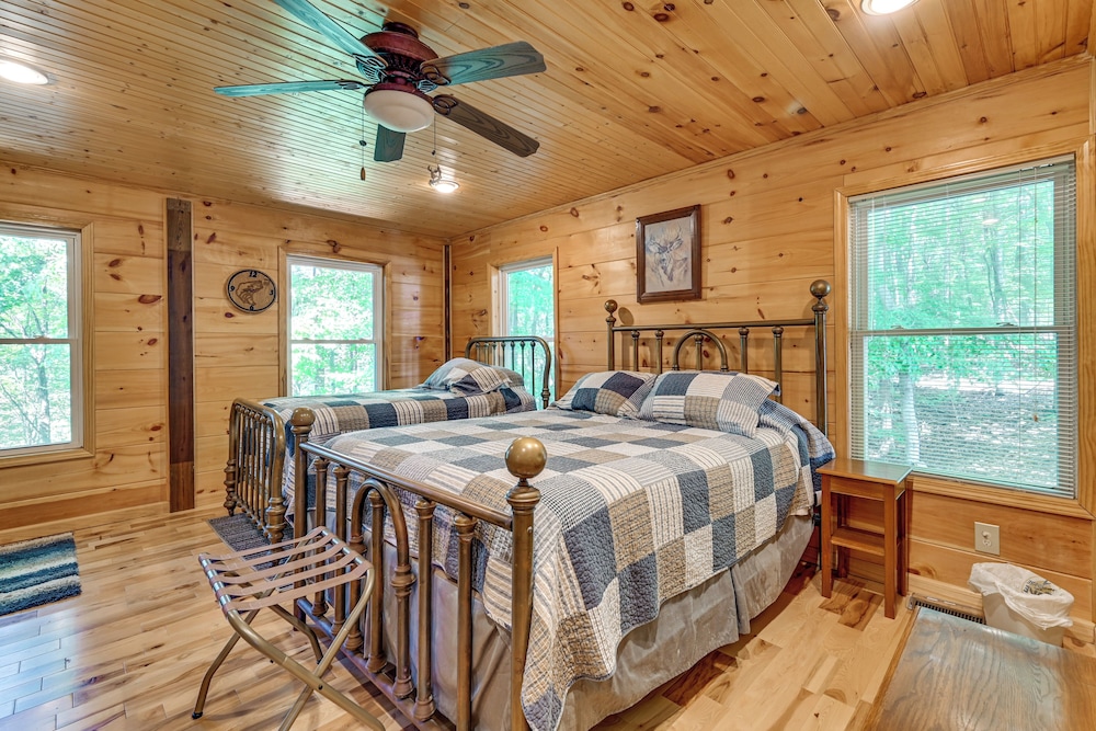 3 Mi to Dale Hollow Lake: Wooded Retreat w/ Decks!