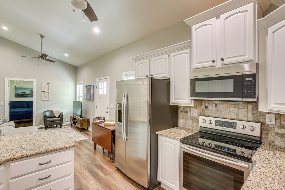 1/2 Mi to Kentucky Downs: Franklin Home w/ Patio!
