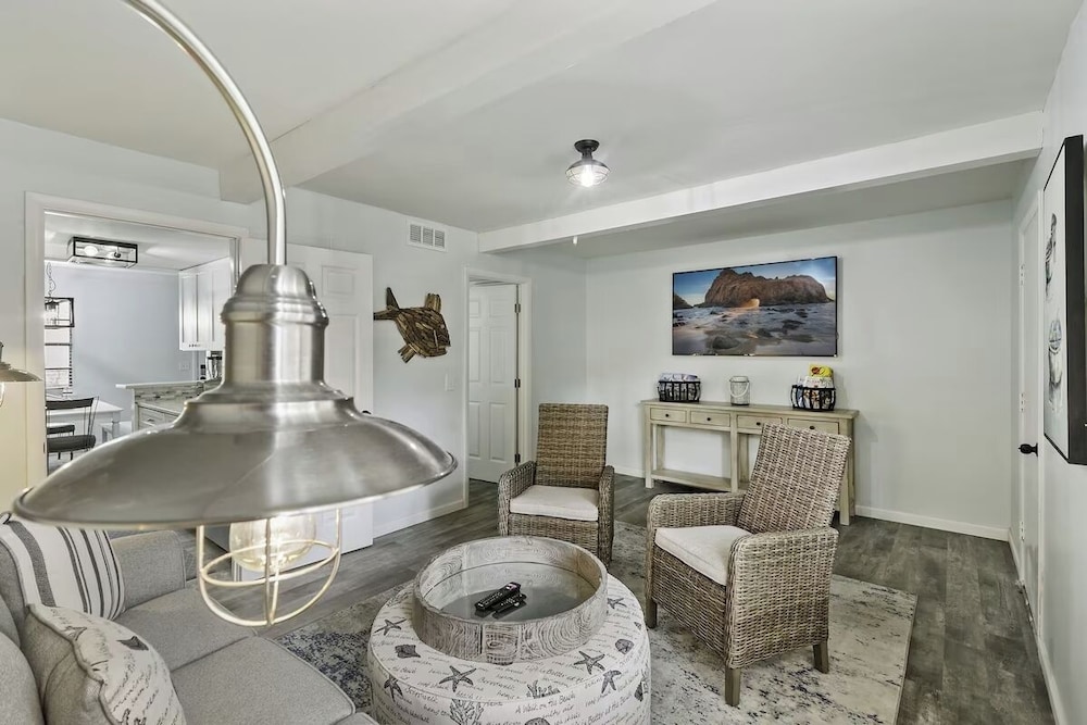 Cozy 2BR Hilton Head Townhome w/ Pool Access