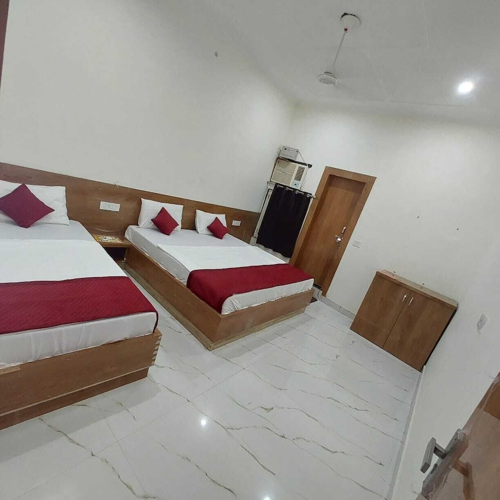 Ladlee Palace Guest House